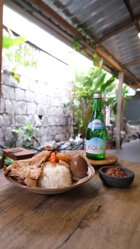 Gudeg dalam kendil gerabah di Teradisional